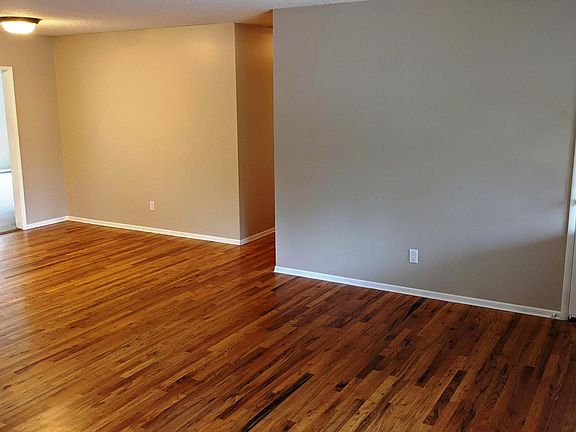 3rd image of 134 N Fredericksburg Way