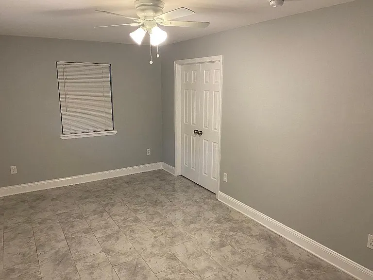 10451 N Essex Dr — Photo 12