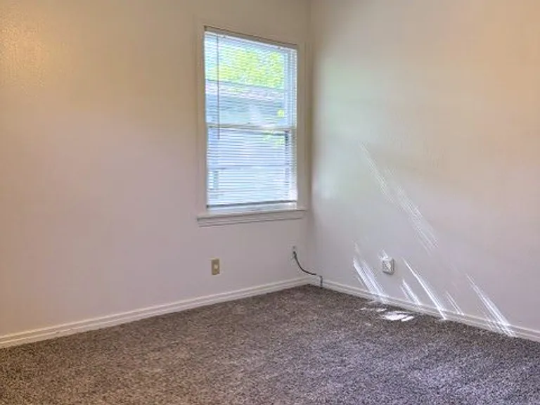 1704 Smith Dr — Photo 3
