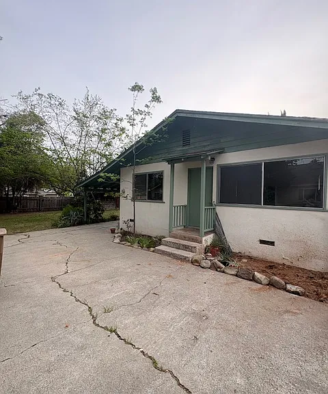 601 E Oak St #B — Photo 2
