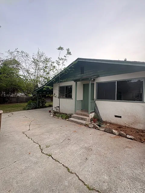 Building Photo - 601 E Oak St #B
