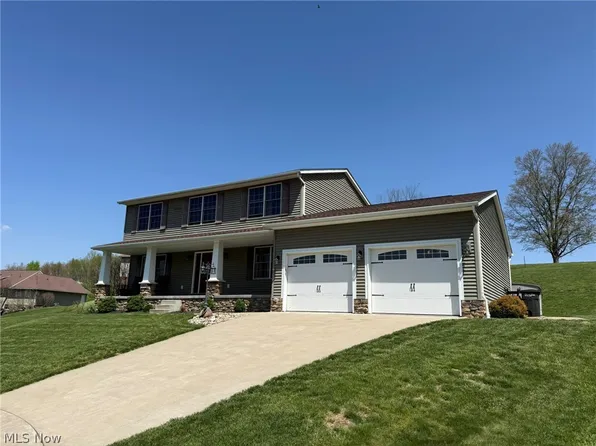 235 Briarwood Dr SE, New Philadelphia, OH 44663