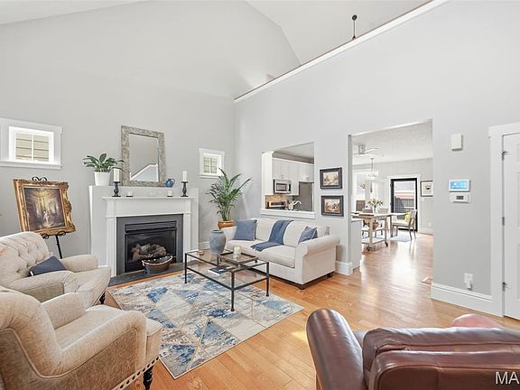 3rd image of 3204 Rue Royale Way