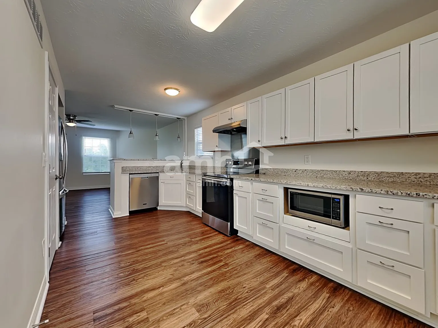 3 bed, 2.5 bath, 1584 sqft, $2,180 — Photo 4