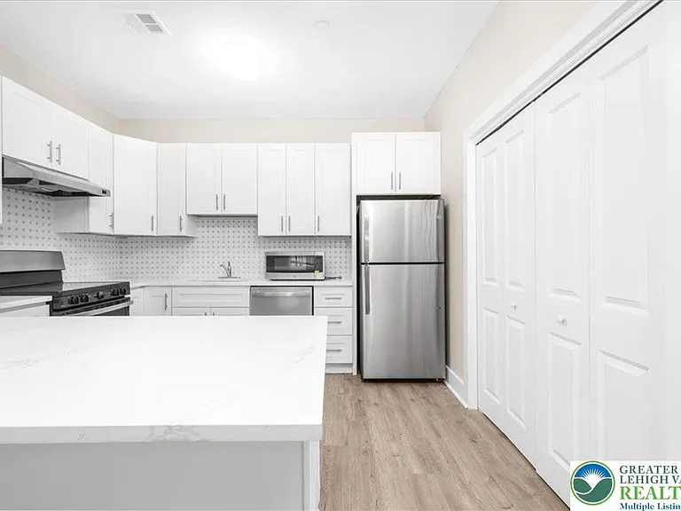 410 William St #102 — Photo 11