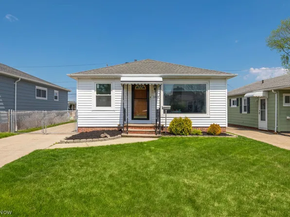 3426 Center Dr, Parma, OH 44134