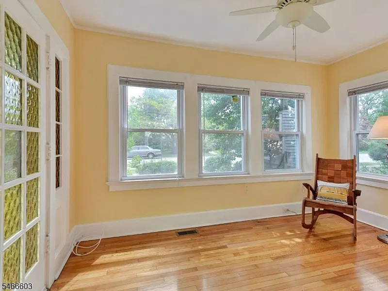 3 bed, 1.0 bath, $3,375 — Photo 2