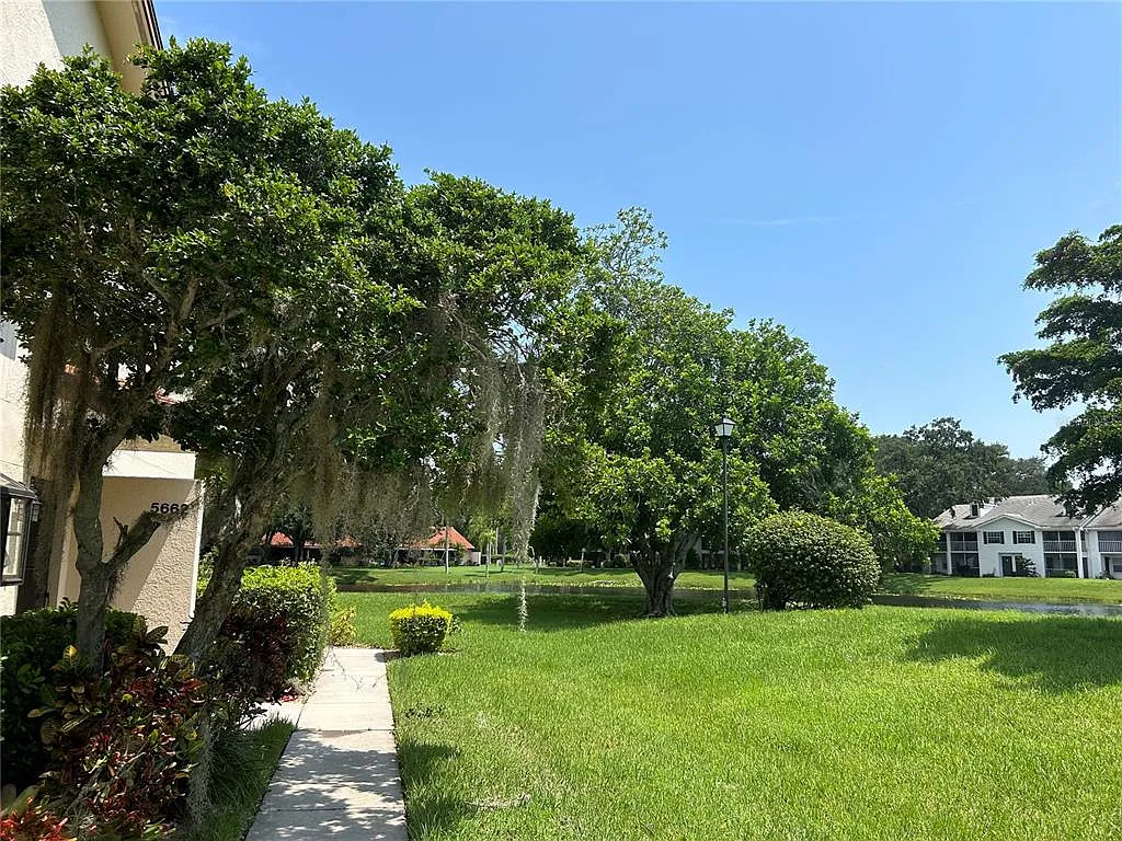 2 bed, 2.0 bath, 1068 sqft, $1,950 — Photo 2