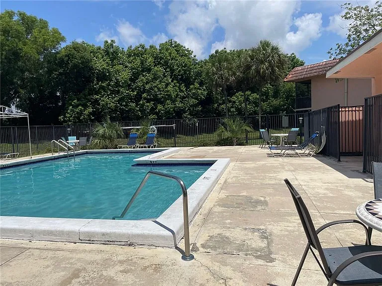 235 Lakeview Dr #102 — Photo 25