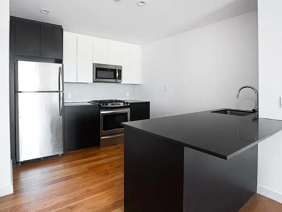 31-43 Vernon Blvd #706A