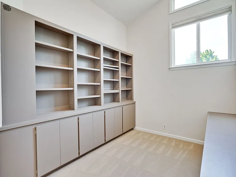 803 Runningwood Cir — Photo 36
