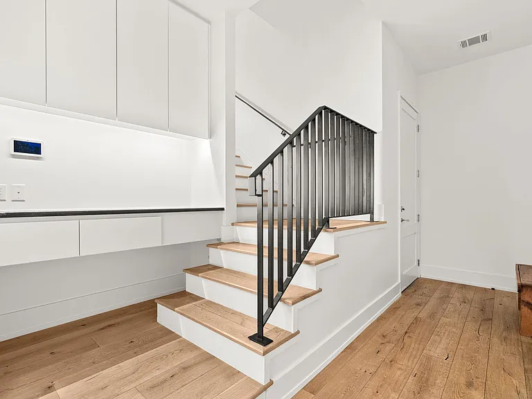 615 Harthan St — Photo 24