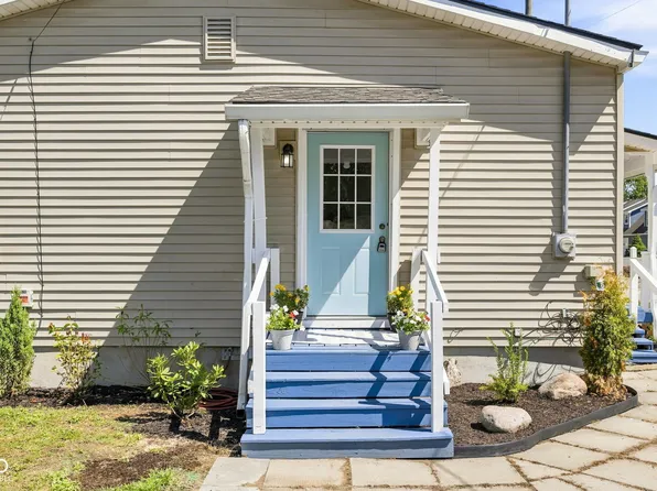 406 W 2nd St, Sheridan, IN 46069