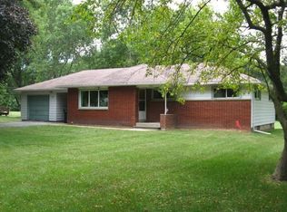 2335 S Meadowmere Pkwy, New Berlin, WI 53151