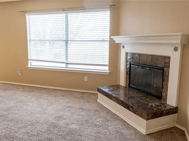 1608 Diana Dr — Photo 5