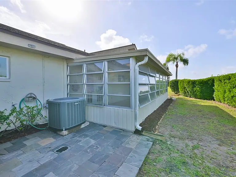207 Islip Way — Photo 30