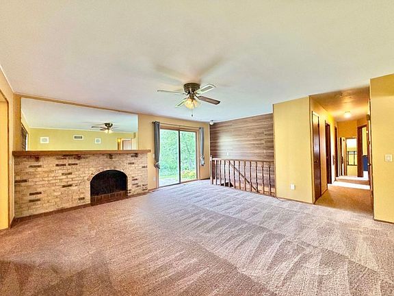 4th image of 928 Columbia Dr