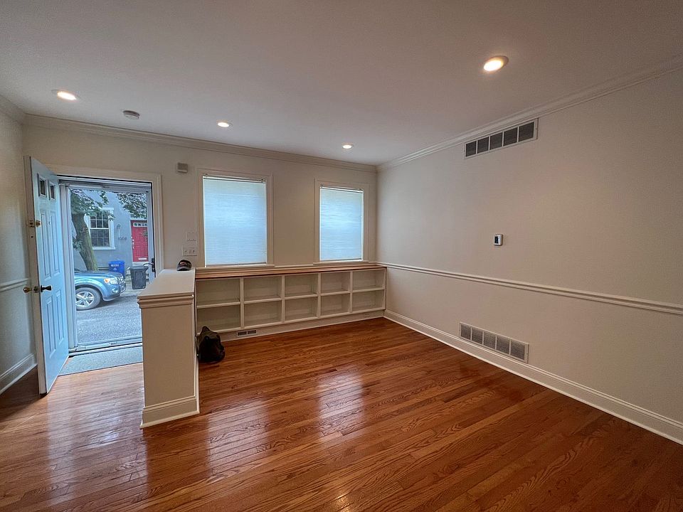 1st image of 1007 S Chadwick St