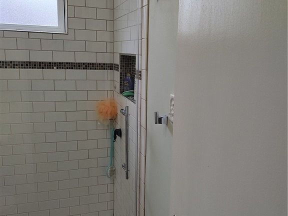 4th image of 4054 Cleveland Ave