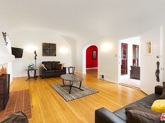 3rd image of 1427 S Bedford St