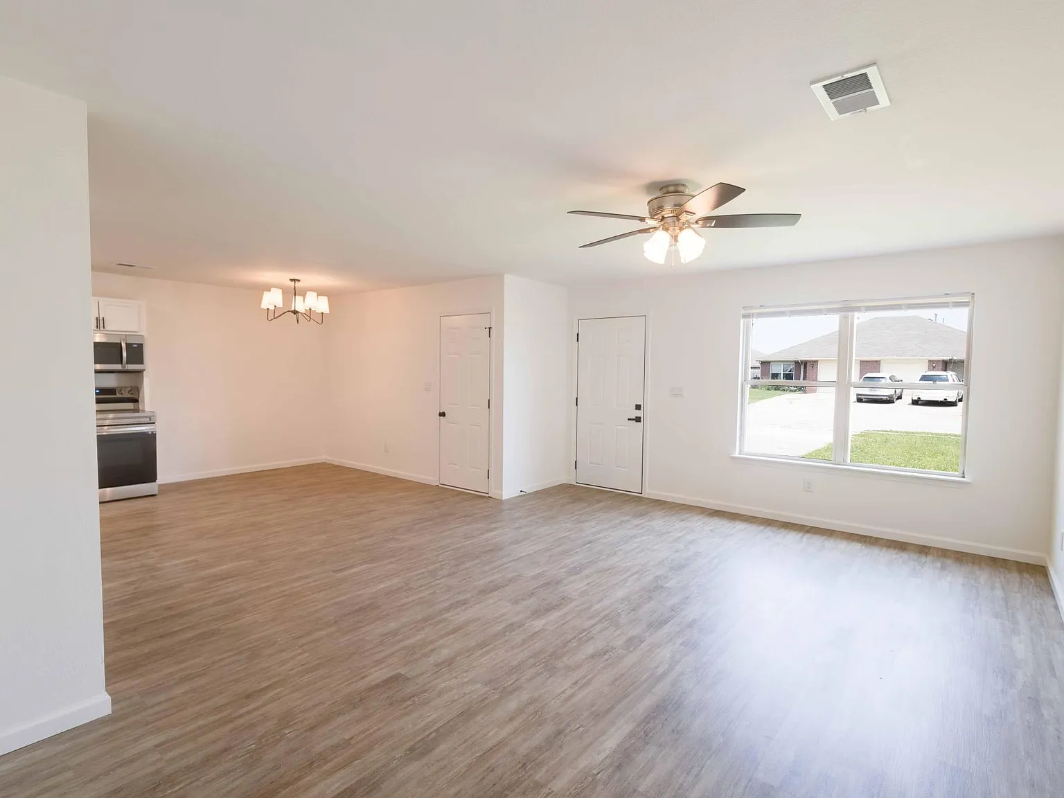 3 bed, 1215 sqft, $1,545 — Photo 4