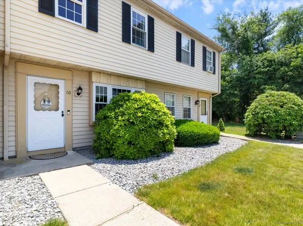 10 Founders Village #10, Clinton, CT 06413