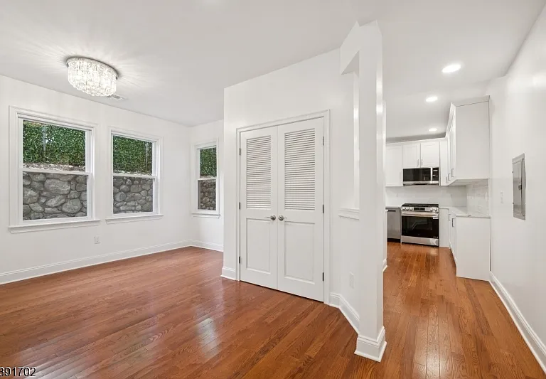 915 Main St #2R — Photo 6