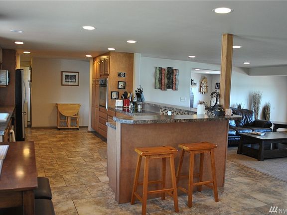 4th image of 2305 W Lakeside Dr