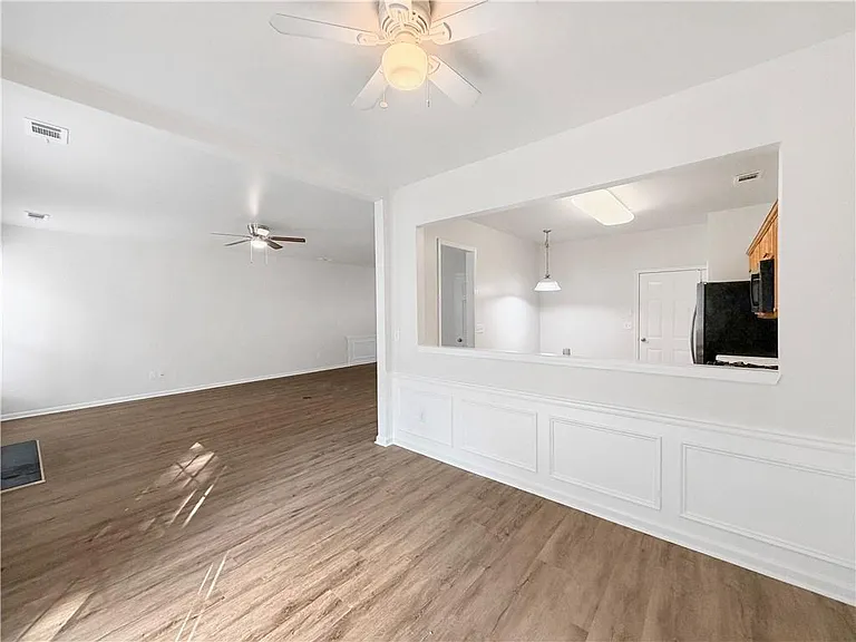 2425 Fairlie Dr — Photo 6