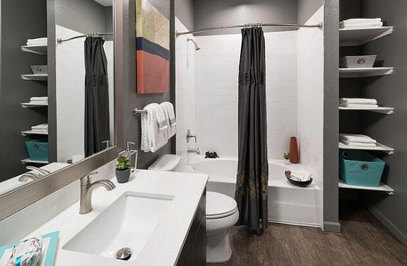 5th image of 2147 Tremont Pl #402