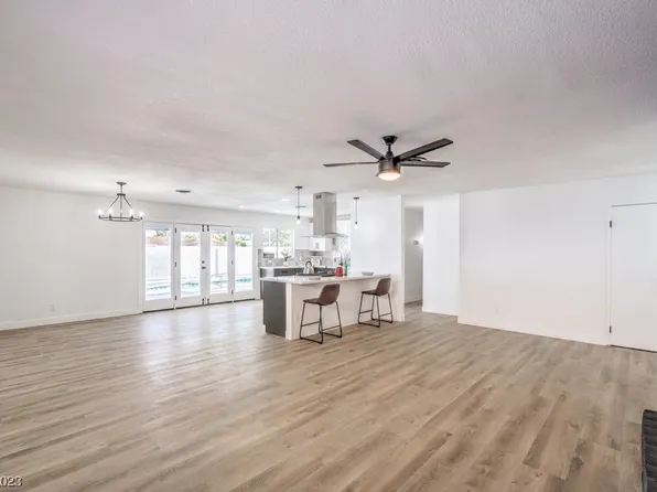 3113 Black Forest Dr, Las Vegas, NV 89102