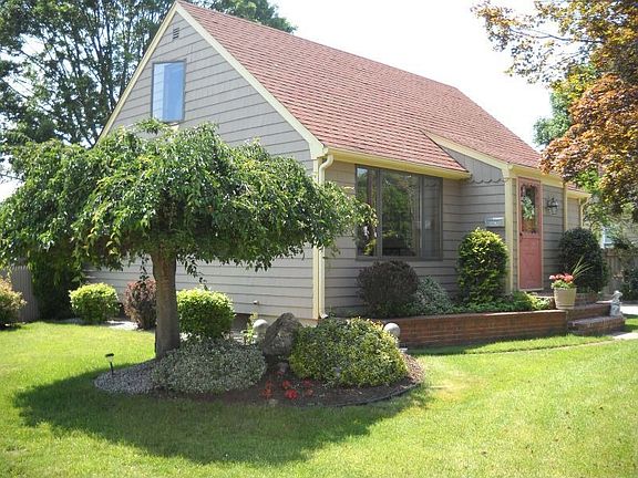 2nd image of 83 W Hill Dr
