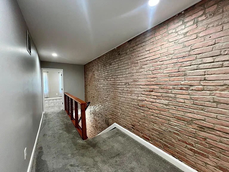 1502 E Hoffman St — Photo 16