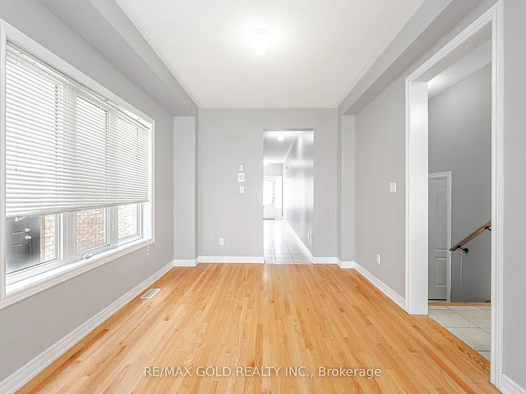 67 Yardley Cres — Photo 10