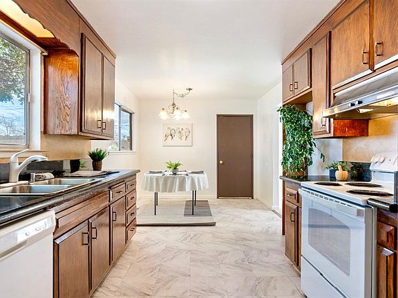 3rd image of 1680 Russell Avenue