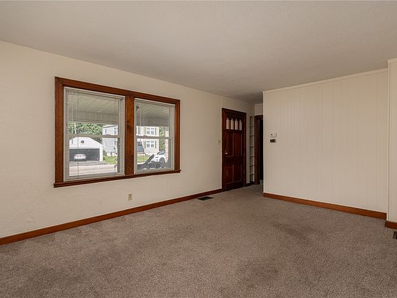 3rd image of 210 N Maple Ave