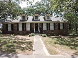 7016 Comanche Dr, North Little Rock, AR 72116