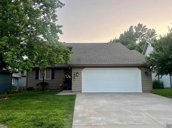 2941 SW Arrowhead Rd, Topeka, KS 66614