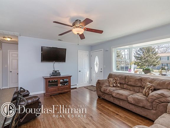 3rd image of 32 Lawrence Ave