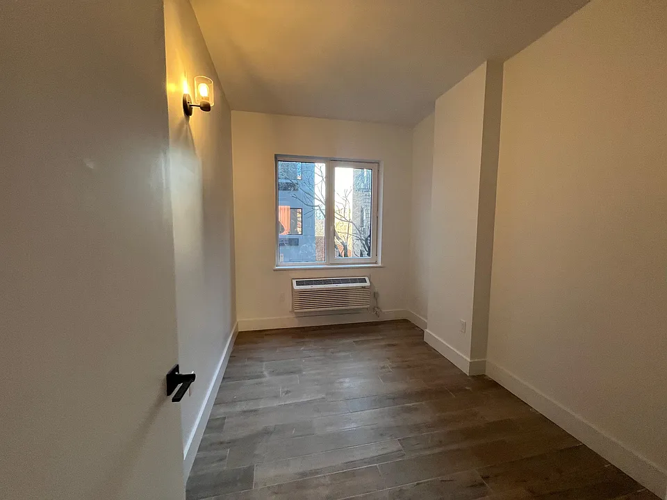 1801 Weeks Ave #4J