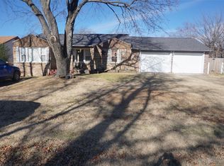 906 Summitt St, Henryetta, OK 74437