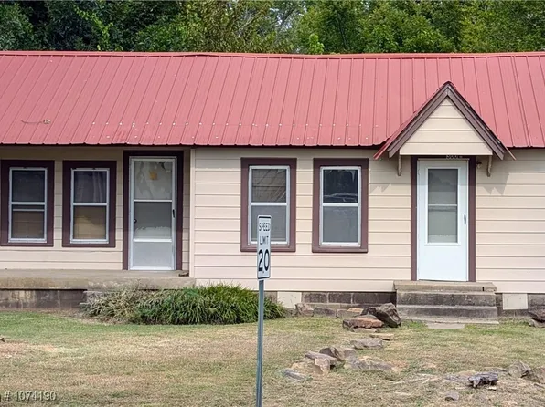 300 S School St, Charleston, AR 72933