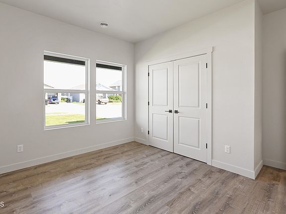 3rd image of 3321 35th St W