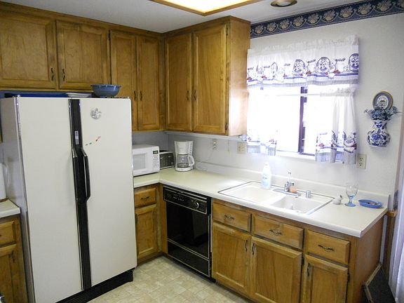 5th image of 1572 E Big Bear Blvd