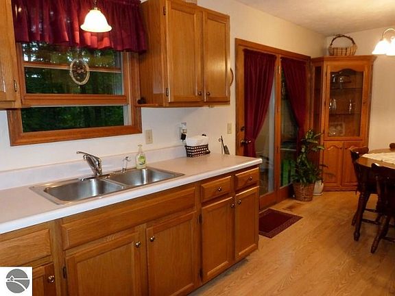 5th image of 20704 White Oak Dr