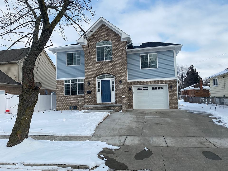 Beautiful Curb Appeal in a great neighborhood!