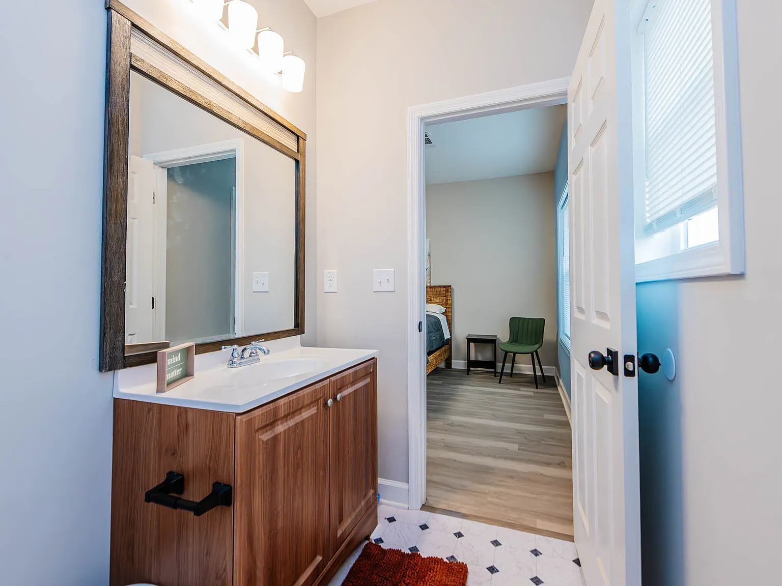 4 bed, 1340 sqft, $2,450 — Photo 4