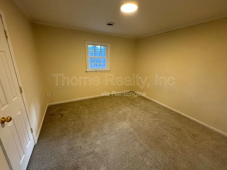 313 Ferndale Dr — Photo 6