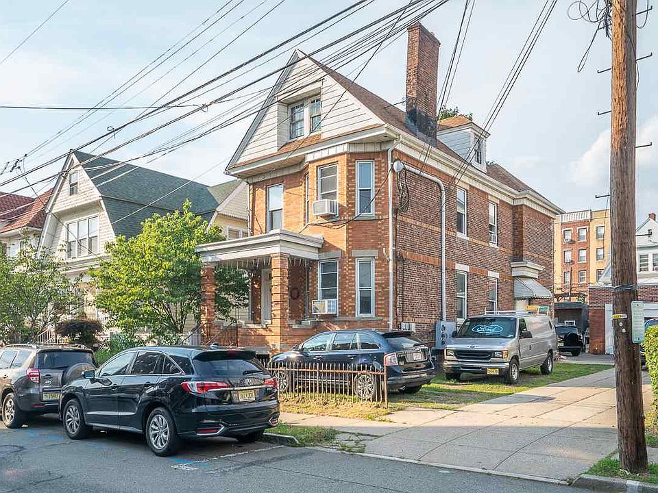 2nd image of 136 77th St