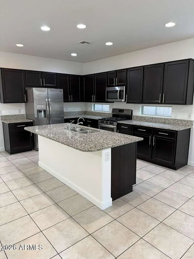 3 bed, 2.0 bath, 1581 sqft, $1,950 — Photo 4